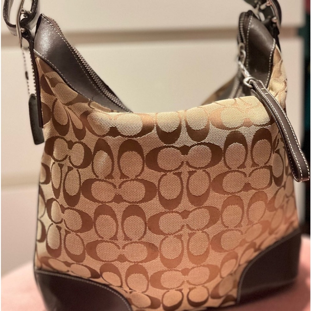 Shoulder handbag